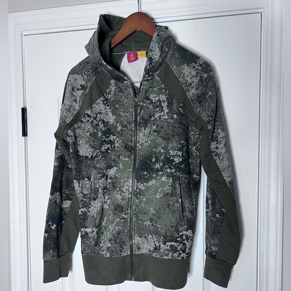Camouflage Zip-Up Hoodie - Med